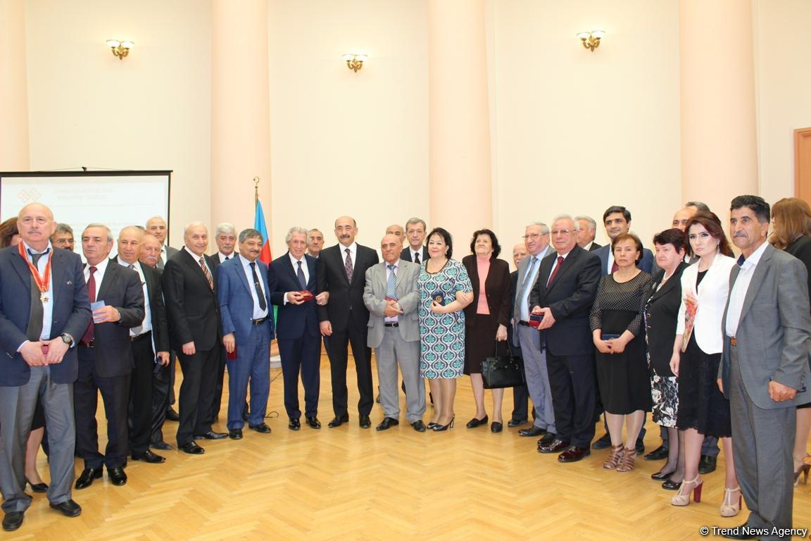 В Баку состоялось награждение деятелей культуры и искусства