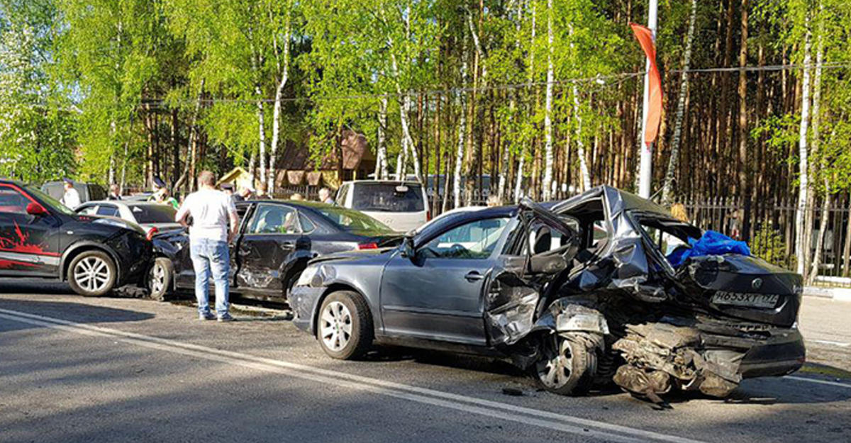 Нетрезвая женщина-водитель спровоцировала массовое ДТП в России