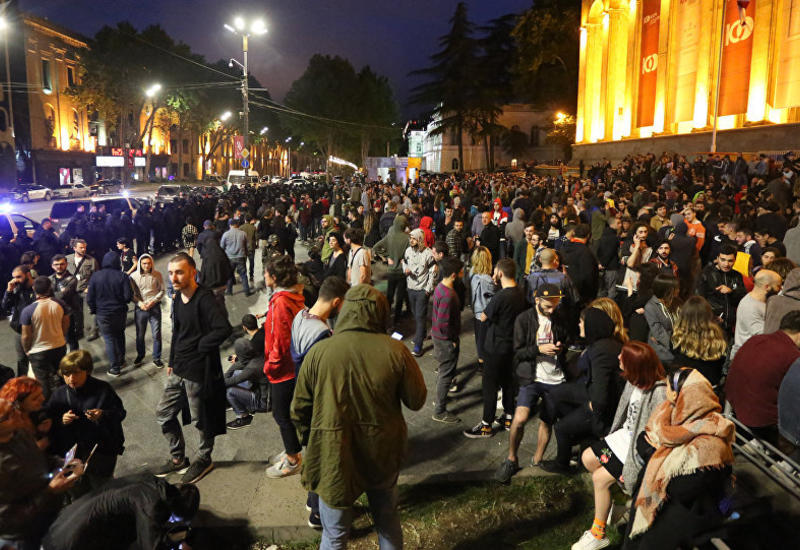Ночная спецоперация в Тбилиси: новые кадры арестов и столкновений с полицией