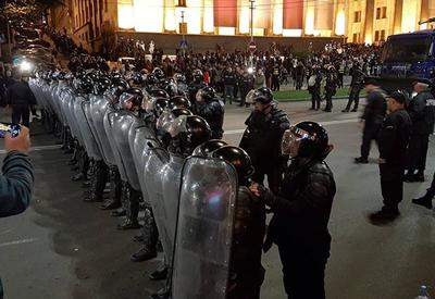 Ночное противостояние в центре Тбилиси - ФОТО - ВИДЕО