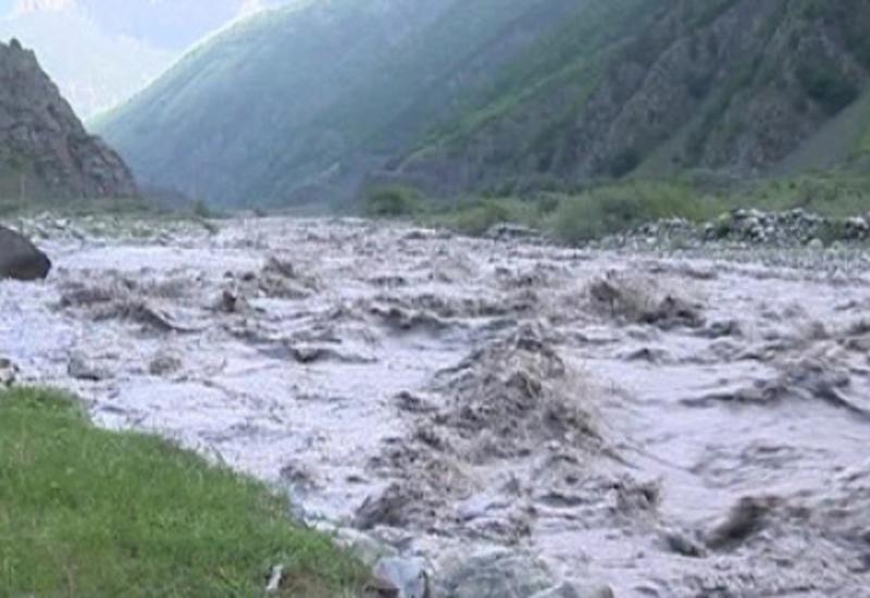 В Азербайджане из-за паводка затопило около 10 сел