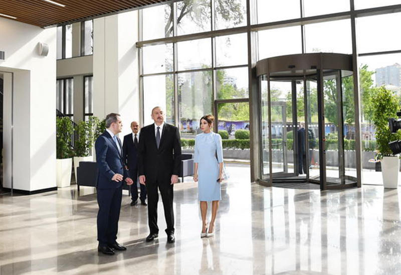 Президент Ильхам Алиев и его супруга Мехрибан Алиева приняли участие в открытии нового здания Современного образовательного комплекса им. Гейдара Алиева