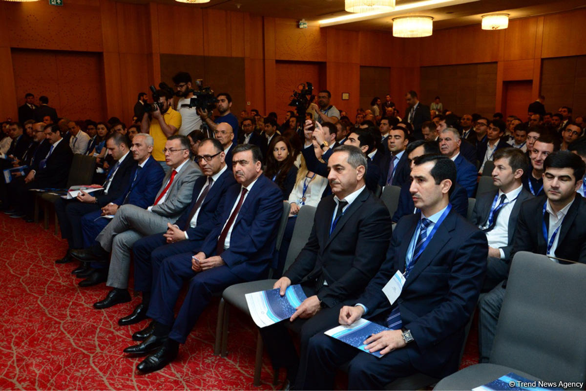 Азербайджан примет программу по переходу на безналичные расчеты