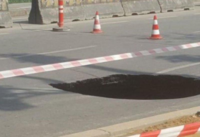 В Баку восстановили просевший участок дороги на одной из улиц