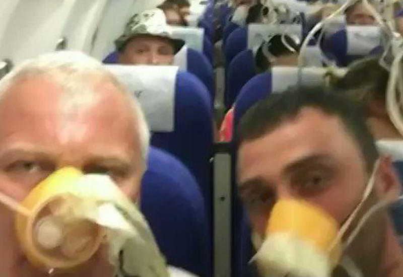 Пассажиры опубликовали видео из салона самолета, экстренно севшего в Волгограде