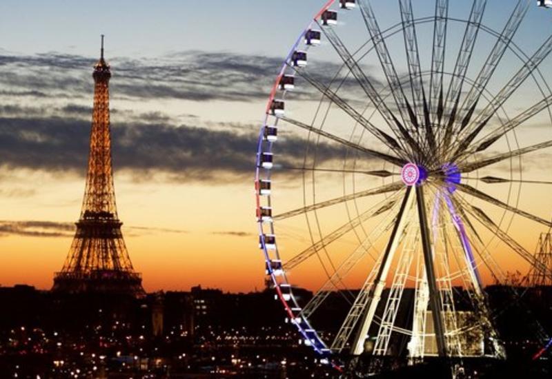 В Париже начали демонтаж известного колеса обозрения
