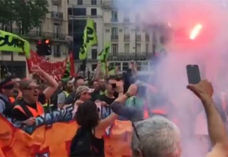 В Париже жестко разогнали участников митинга