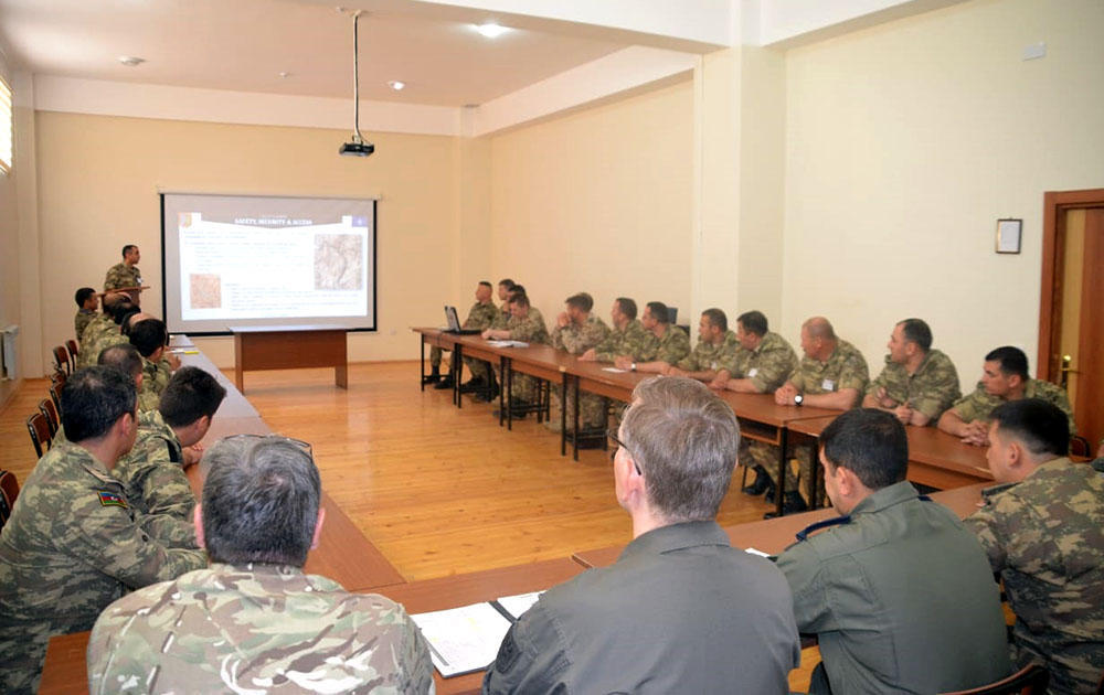 В Баку проводится учение по самооценке разведроты в рамках программы НАТО