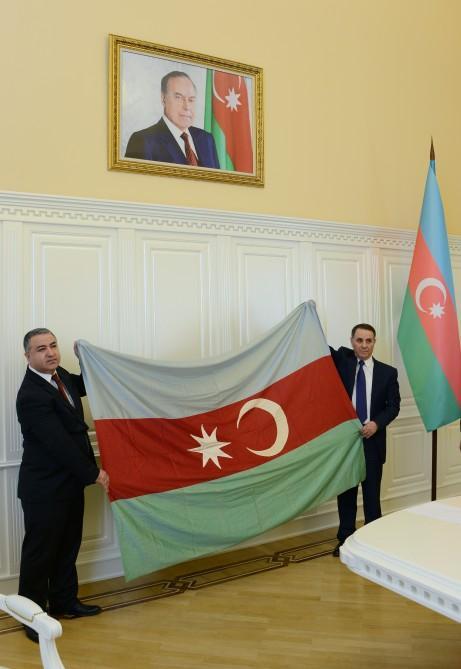 Турция передала Азербайджану государственный флаг парламента АДР