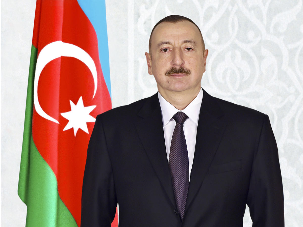 Президент Ильхам Алиев повысил зарплату учителей