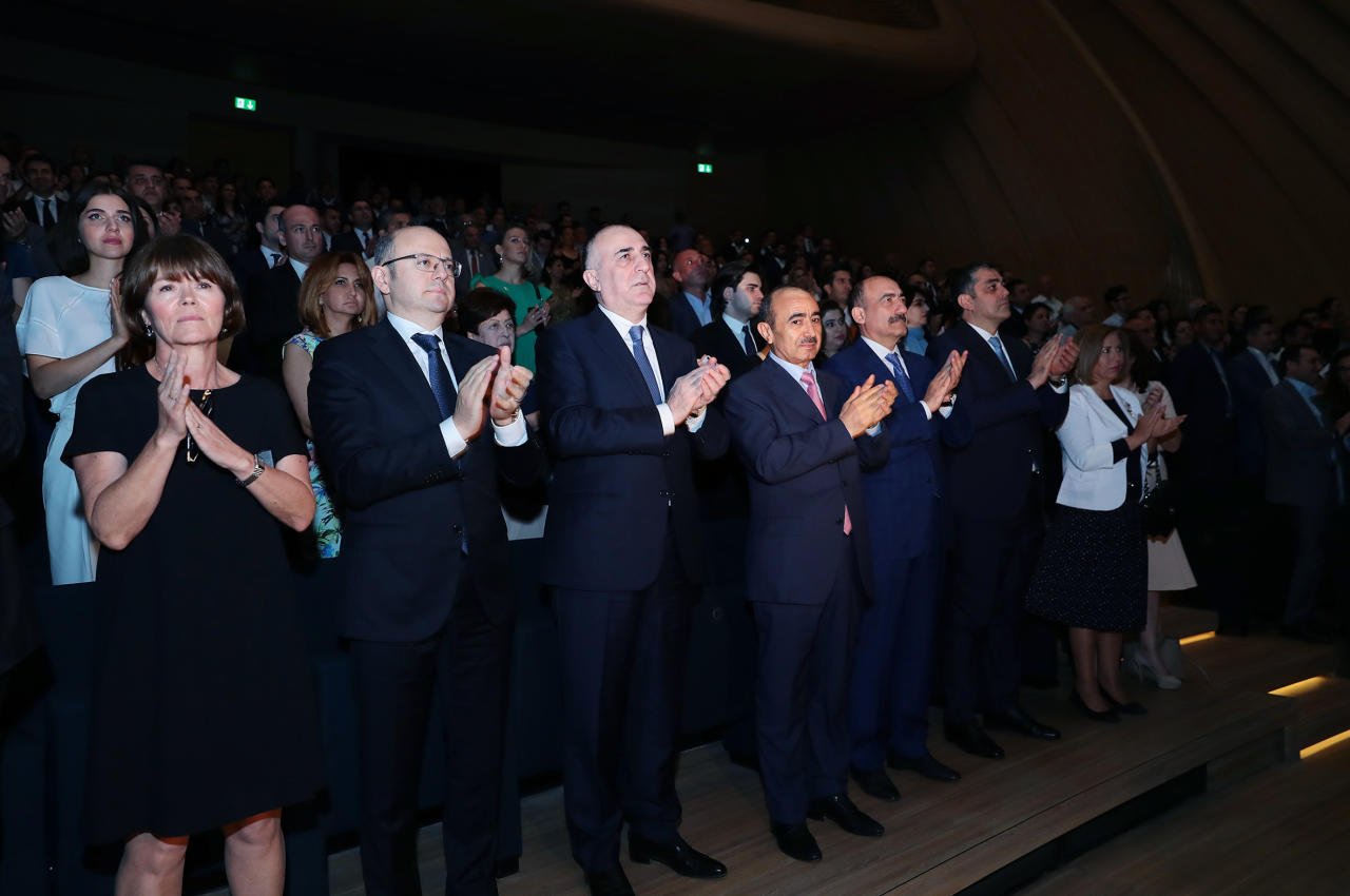 Вице-президент Фонда Гейдара Алиева Лейла Алиева и президент Бакинского медиа-центра Арзу Алиева приняли участие в презентации фильма «Последнее заседание»
