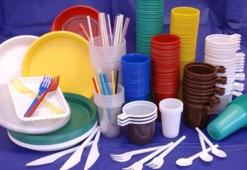 В ЕС могут запретить одноразовую посуду из пластика