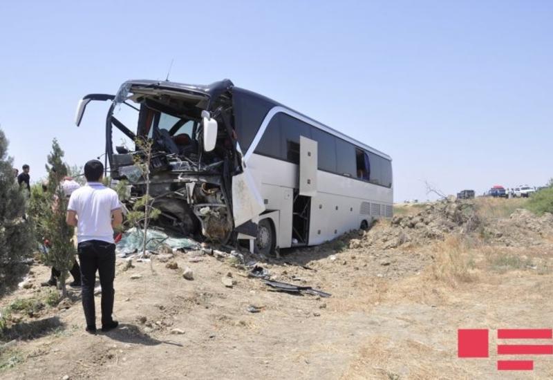 В Азербайджане перевернулся пассажирский автобус: много пострадавших