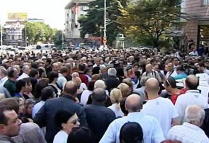 В Тбилиси продолжаются протесты, есть задержанные