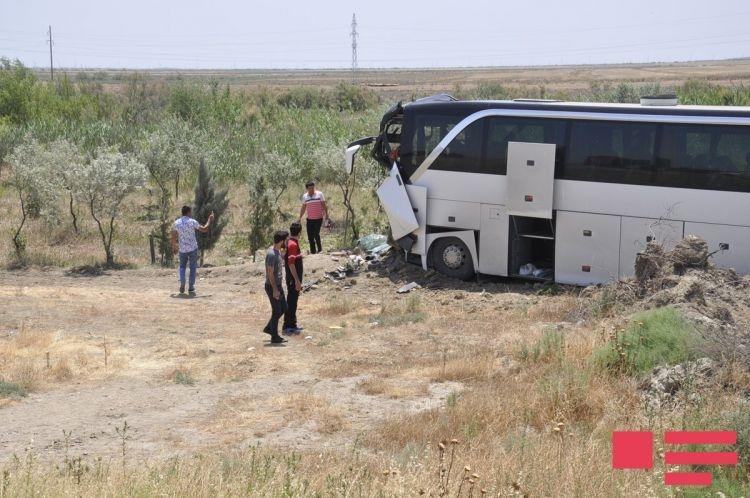 В Азербайджане перевернулся пассажирский автобус: много пострадавших