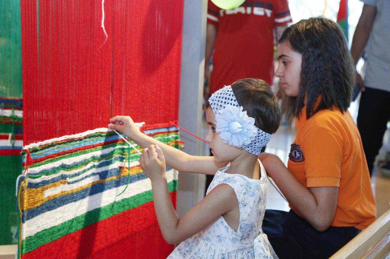 Как в Азербайджане дети помогают детям