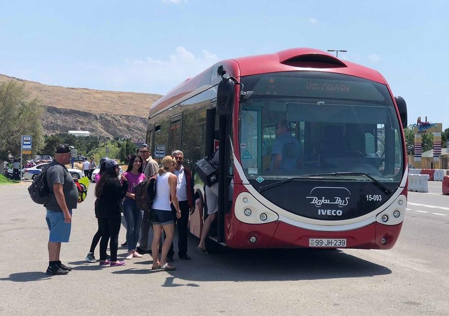 В Баку начали курсировать бесплатные автобусы
