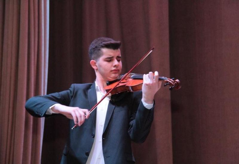 "Вечное движение" юных азербайджанских скрипачей