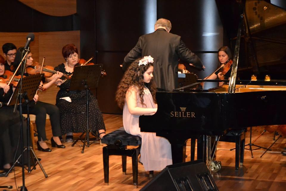 В Центре мугама выступили молодые музыканты в честь 100-летия Гара Гараева