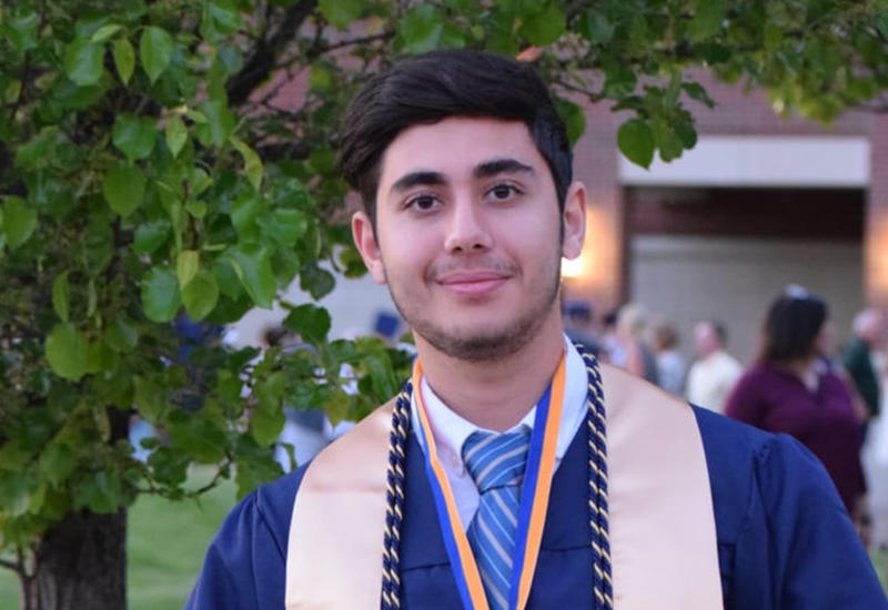 Азербайджанец стал первым иностранцем, получившим диплом школы в Мичигане