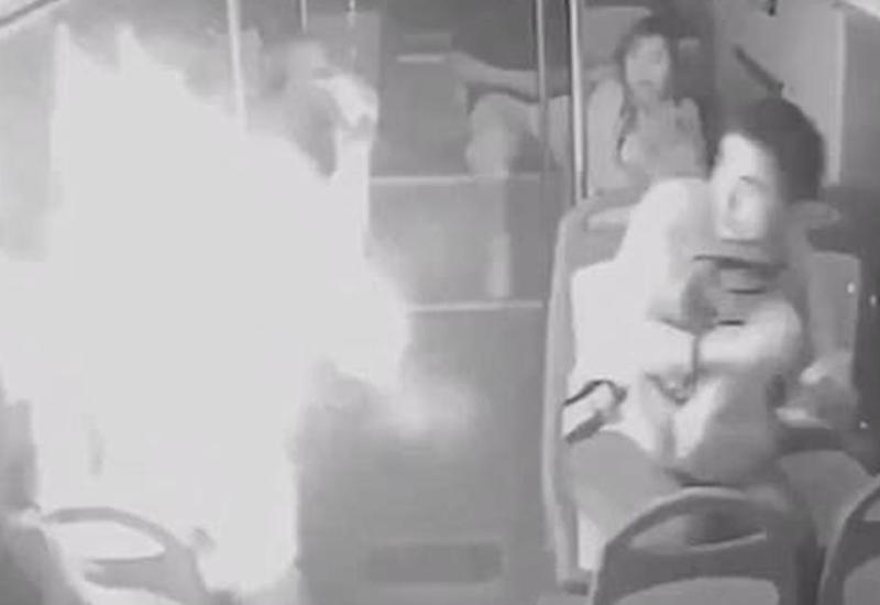 Пассажир автобуса чуть не сгорел заживо и напугал окружающих