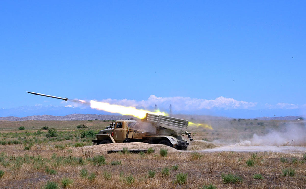 Ракетные и артиллерийские стрельбы азербайджанской армии