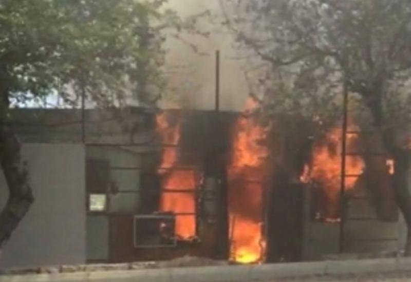 В Баку произошел сильный пожар в лакокрасочном цехе