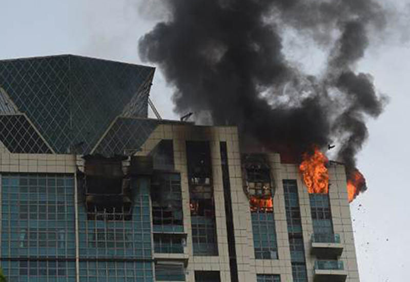 Крупный пожар вспыхнул в небоскребе в Мумбае