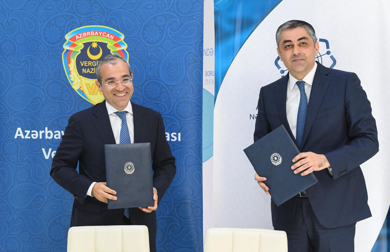 Минсвязи и минналогов Азербайджана подписали протоколы соглашения