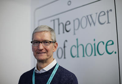 Apple обеспечила всех сотрудников столами для работы стоя