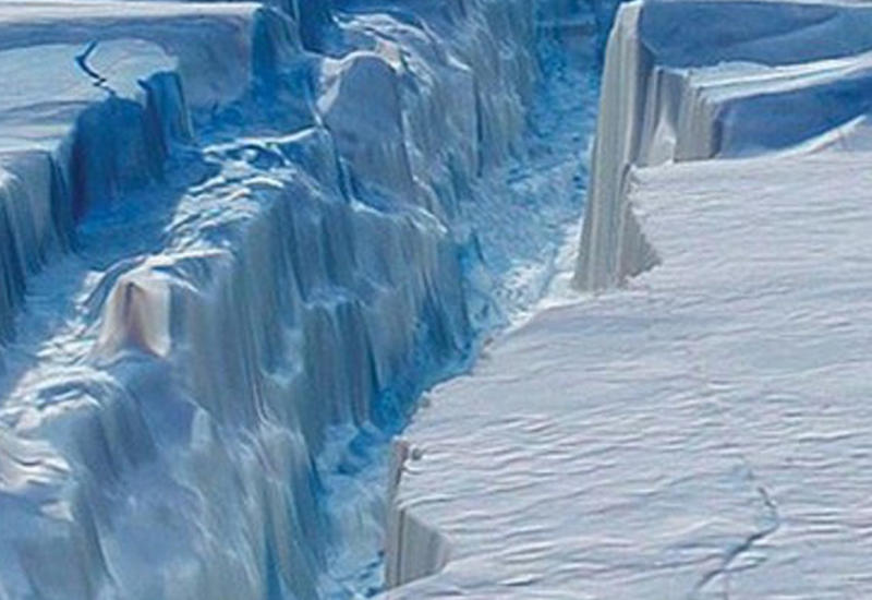 Льды Антарктиды начали таять втрое быстрее