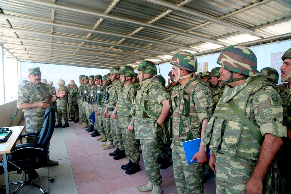 Азербайджанская армия завершила учения