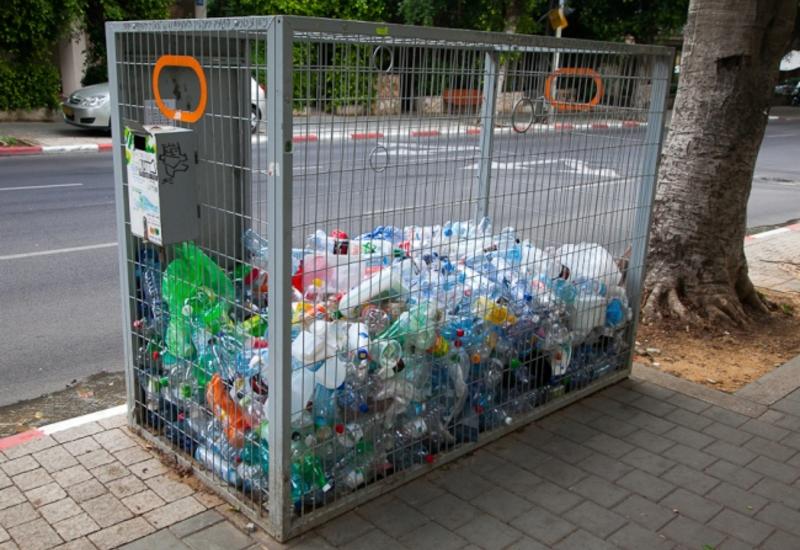 В Баку установят контейнеры для сбора пластиковых отходов