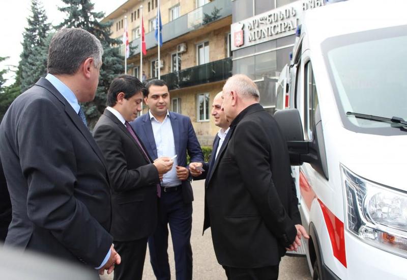 Фонд Гейдара Алиева подарил Болнисскому району Грузии автомобиль скорой помощи