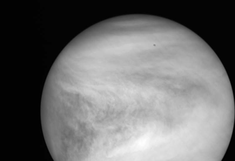 Планетологи раскрыли загадку "непостоянного дня" на Венере