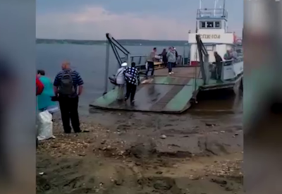 Пьяный капитан парома едва не погубил пассажиров в Якутии <span class="color_red">- ВИДЕО</span>