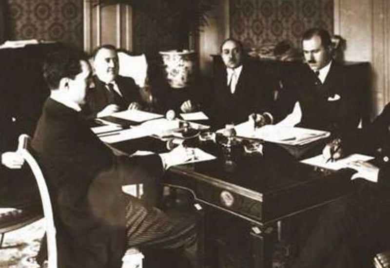 1919-cu ildə Avropaya viza gözləyən Azərbaycan nümayəndə heyəti
