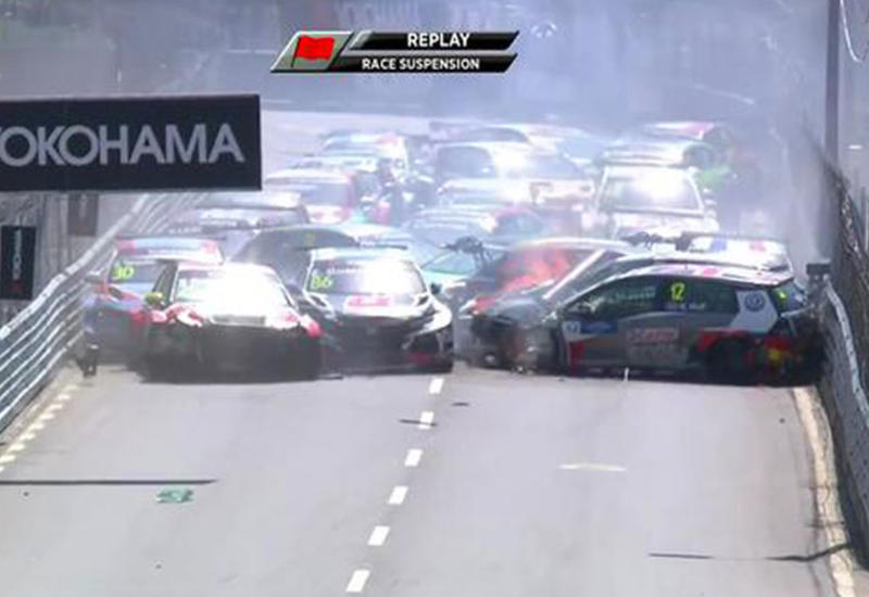 На гран-при Португалии на первом круге разбились вообще все машины