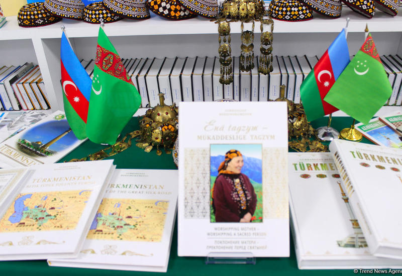 В Баку состоялась презентация литературных трудов президента Туркменистана