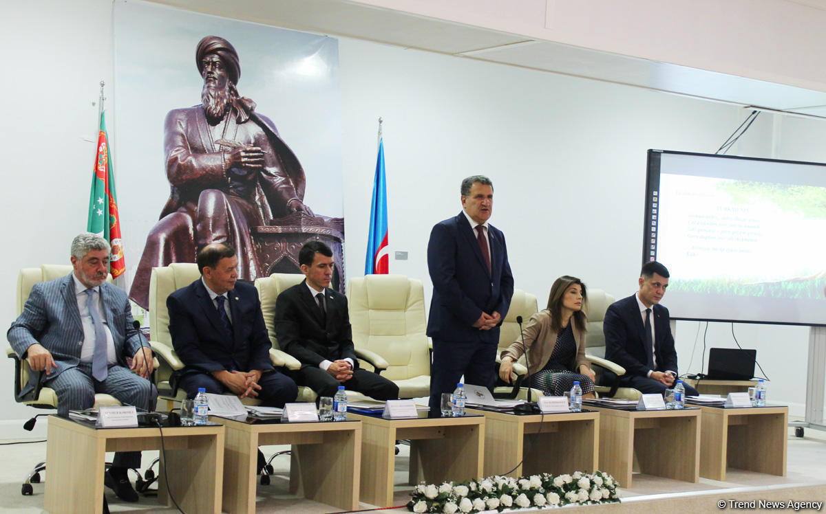 В Баку состоялась презентация литературных трудов президента Туркменистана