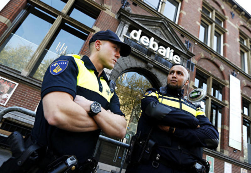 В Амстердаме автомобиль протаранил здание газеты Telegraaf