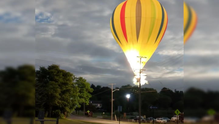 На фестивале воздушных шаров аэростат налетел на высоковольтную линию