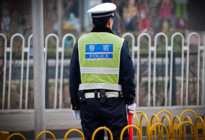 В Шанхае вооруженный мужчина напал на школьников, есть погибшие и раненые