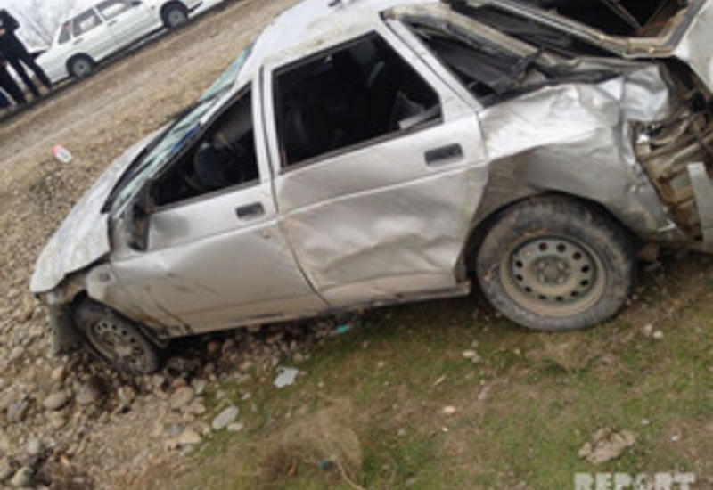 В Кюрдемире перевернулся автомобиль, есть пострадавшие