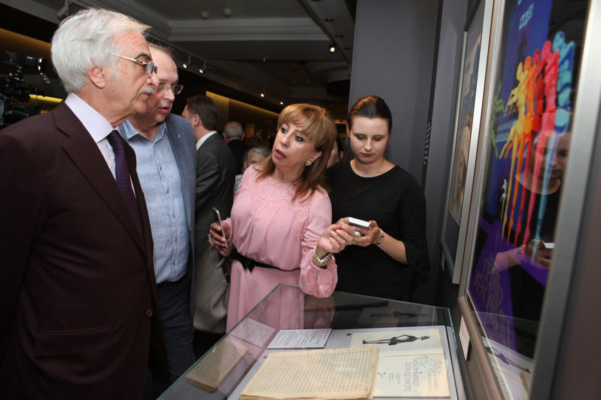 В Москве прошла выставка, приуроченная к 100-летию Гара Гараева