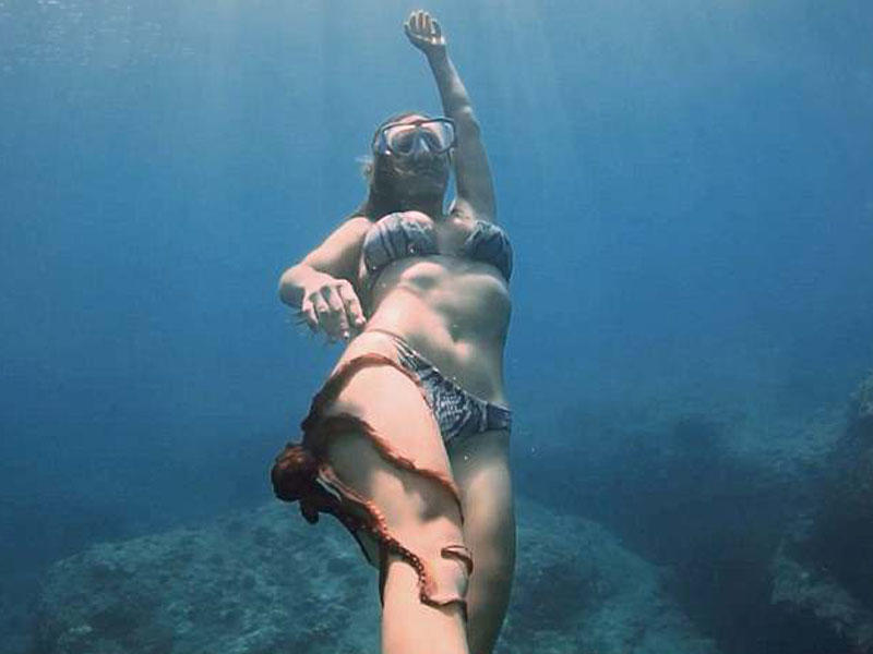 Freediving Topless Girl