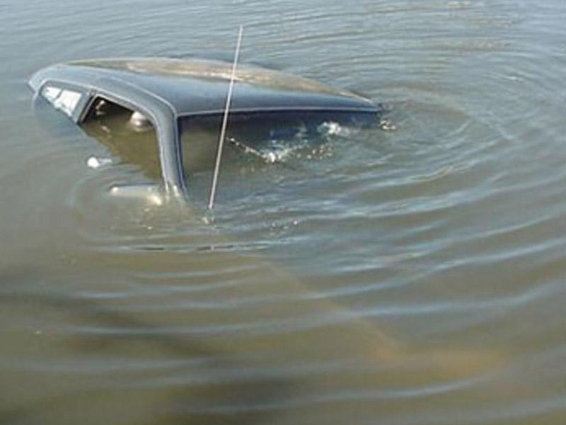 Şamaxıda avtomobil gölə düşdü - sürücü öldü
