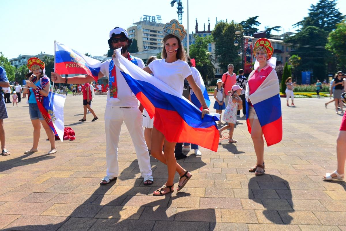 Самые красивые болельщицы матча Россия — Хорватия