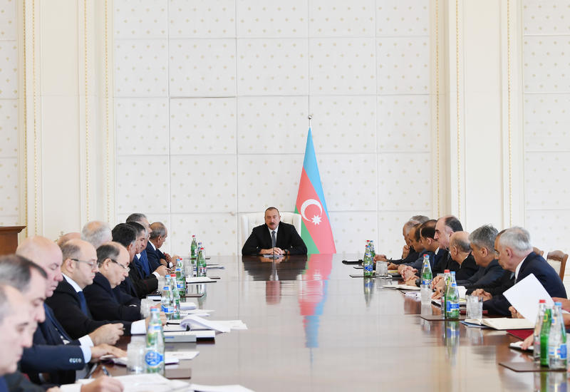 Под председательством Президента Ильхама Алиева состоялось заседание Кабмина, посвященное итогам развития в I половине 2018 года и предстоящим задачам