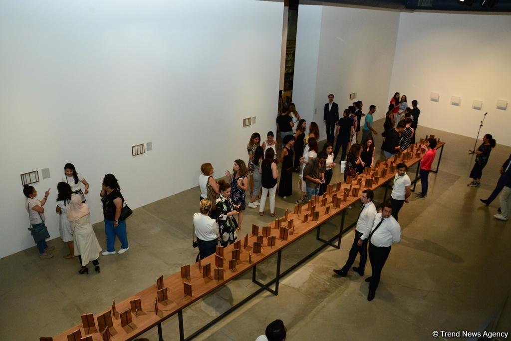 YARAT представил выставку всемирно известной художницы Шилпы Гупты "И в твой язык я не вмещусь"
